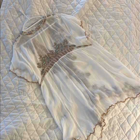 Embroidered White Tunic Top - Picture 3 of 6